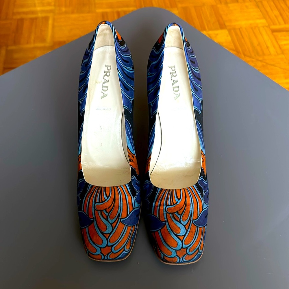 Prada size 40 pumps